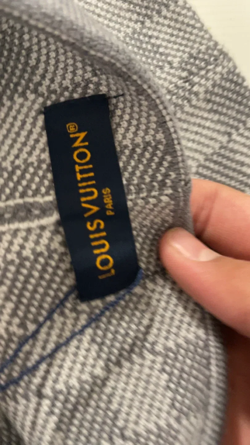 Louis Vuitton Grey Hat image indicator(6)