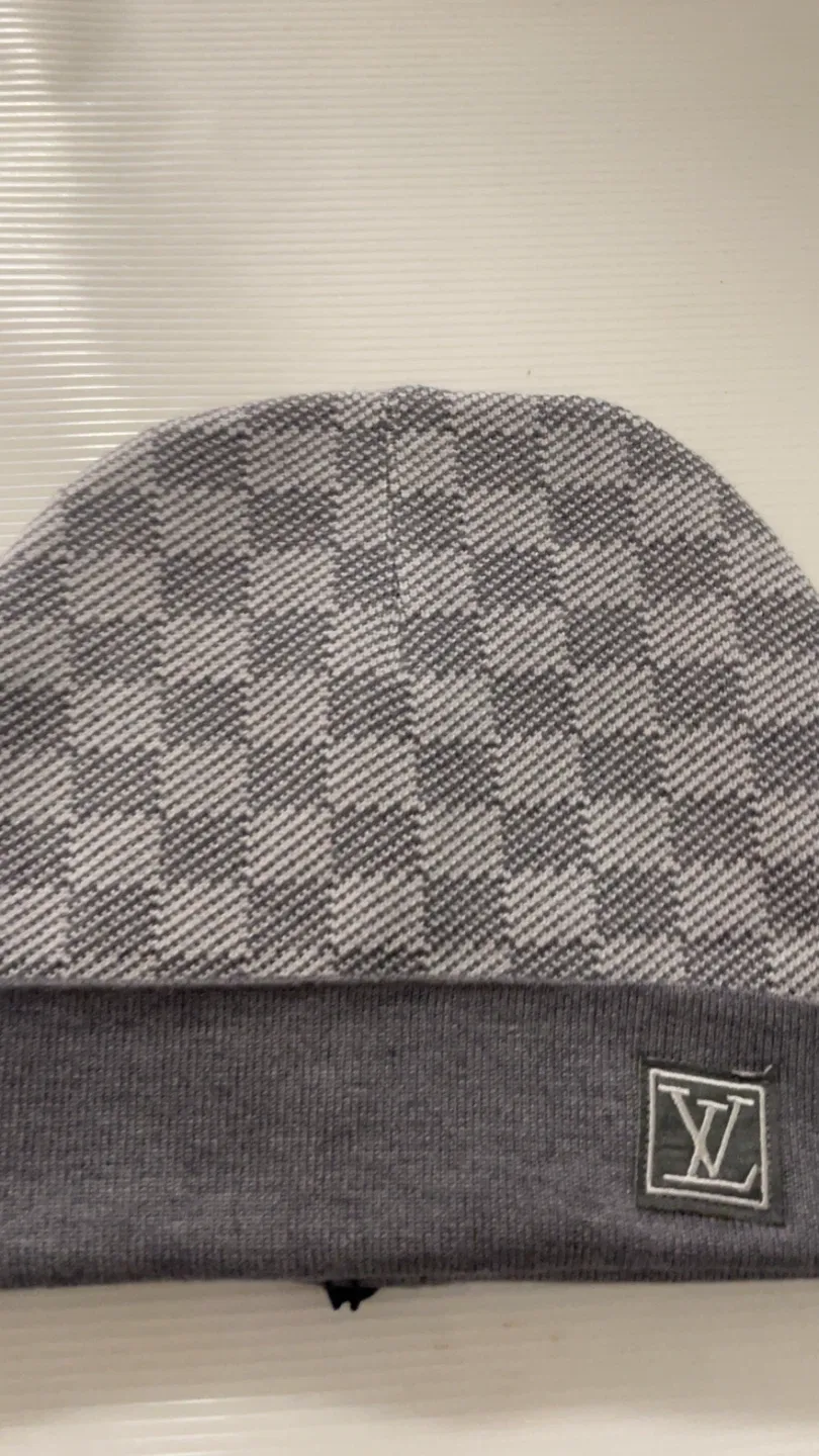 Louis Vuitton Grey Hat image indicator(3)