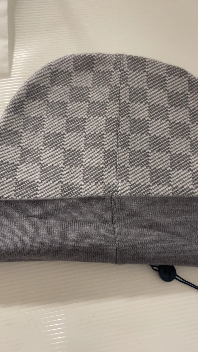 Louis Vuitton Grey Hat image indicator(5)
