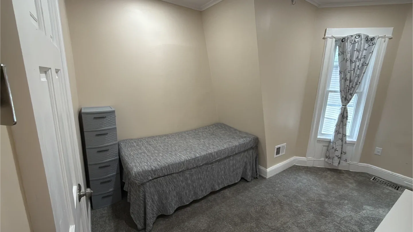 Private room for rent image indicator(7)