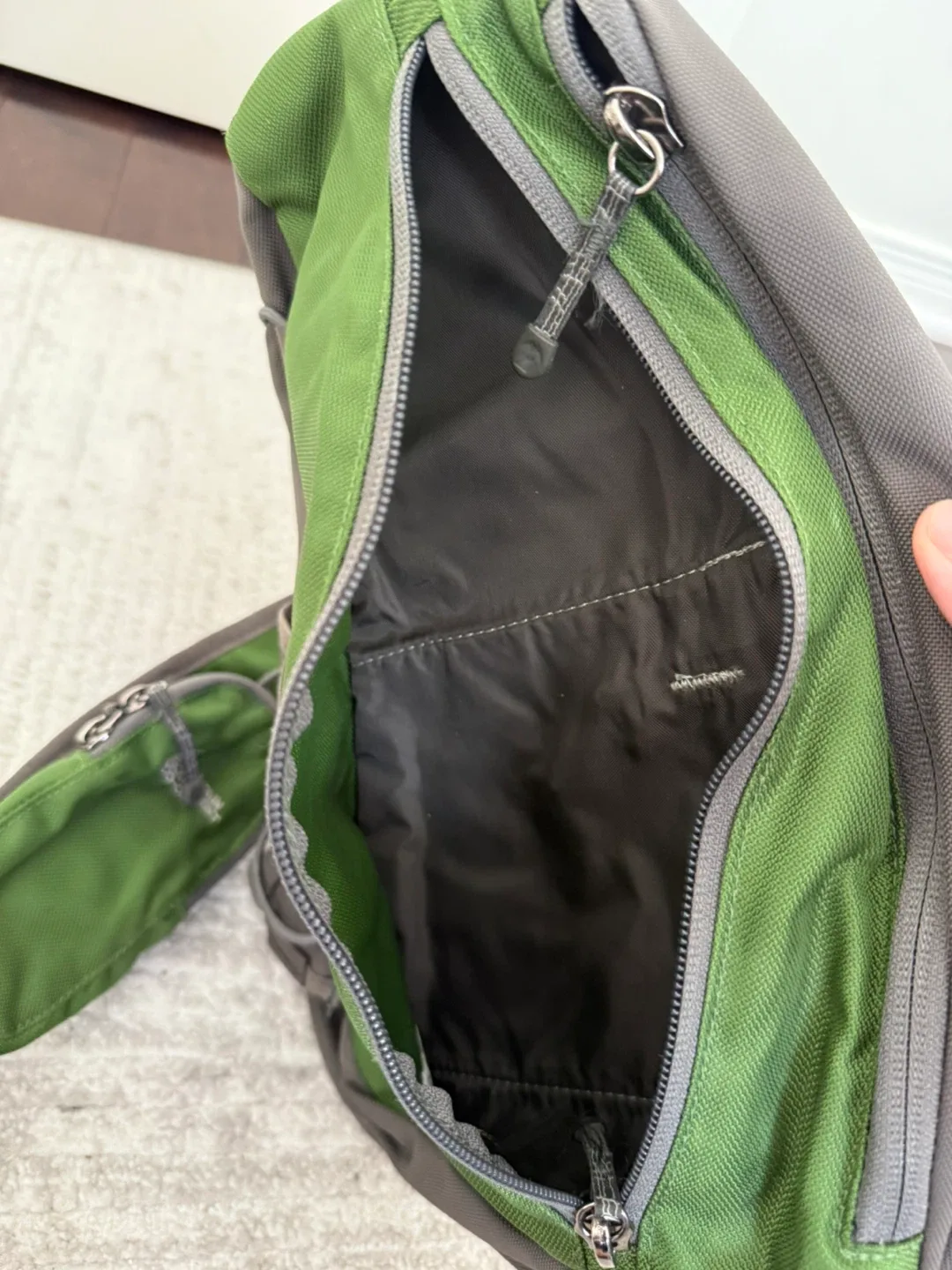 MEC Green Sling Bag image indicator(6)