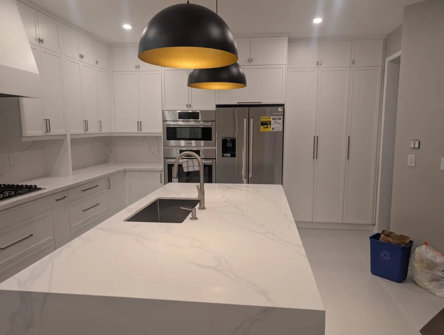 Custom White Kitchen with Island image indicator(4)
