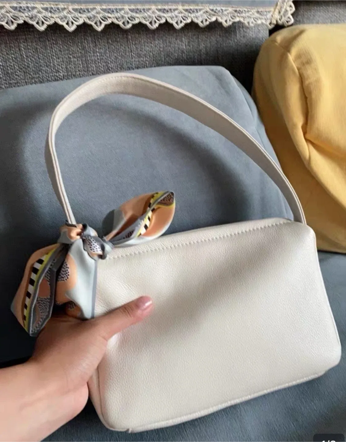 Cream Leather Shoulder Bag image indicator(2)
