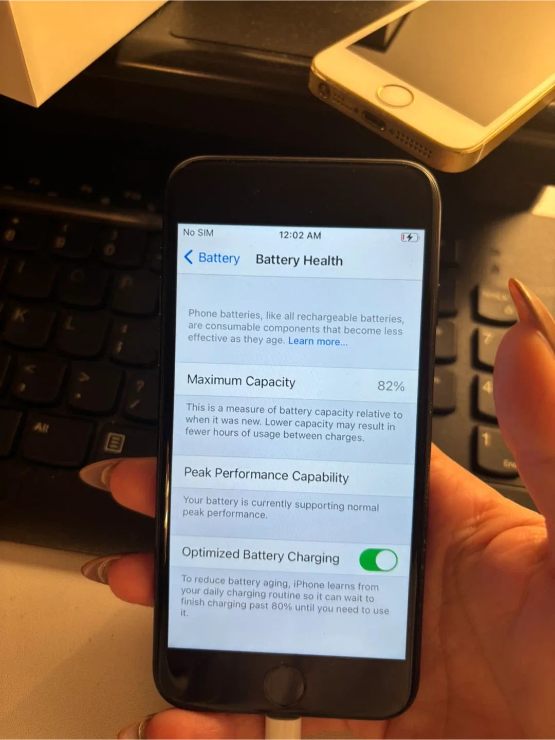 Apple iPhone 7 - 32GB - Black image indicator(4)