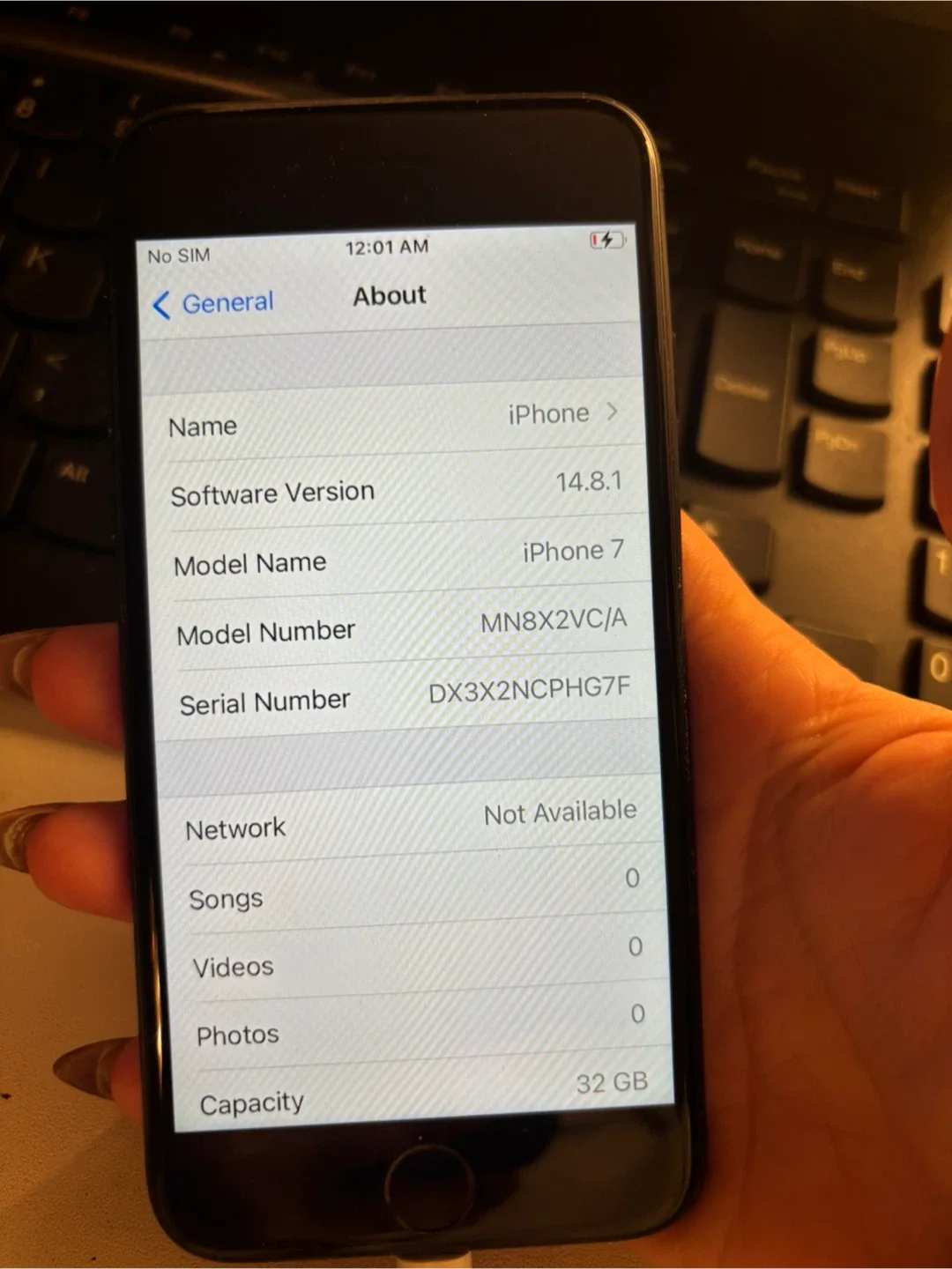 Apple iPhone 7 - 32GB - Black image indicator(5)