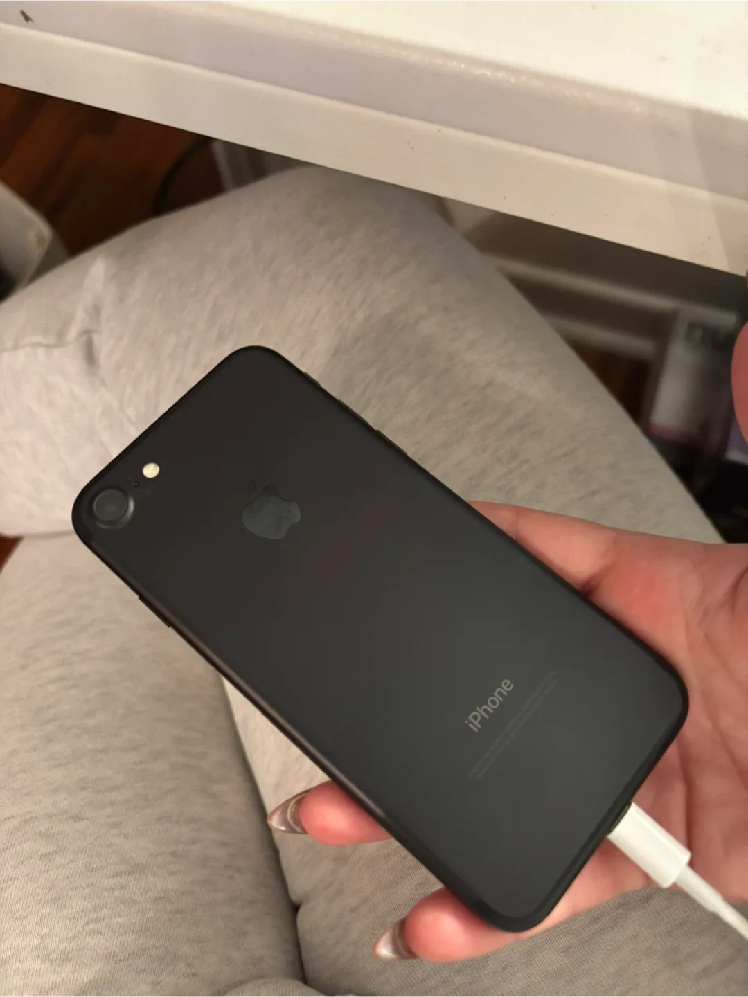 Apple iPhone 7 - 32GB - Black image indicator(2)