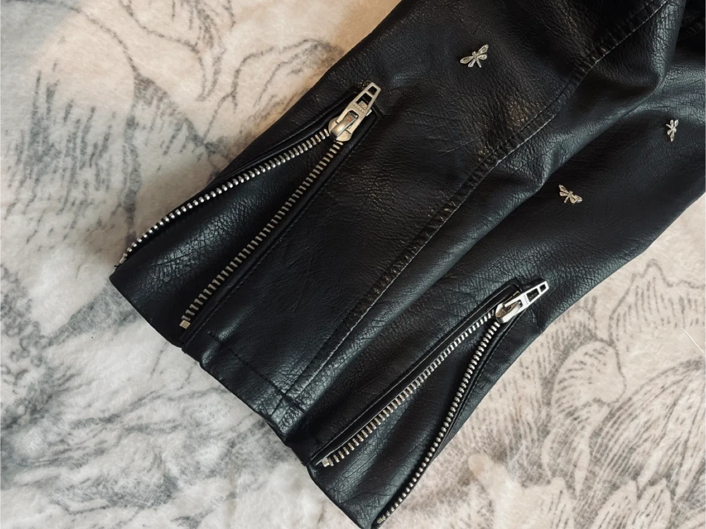 New BLANKNYC Faux Leather Moto Jacket – Size L image indicator(5)