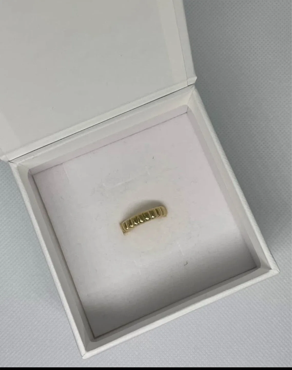 Mejuri Charlotte slim Bold Stacking Ring - Size 5 image indicator(4)