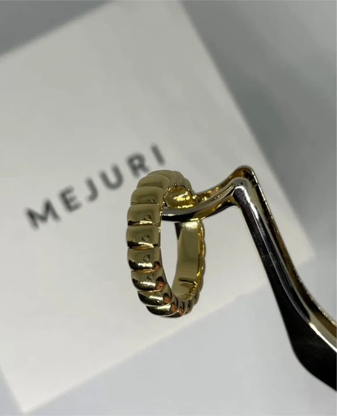 Mejuri Charlotte slim Bold Stacking Ring - Size 5 image indicator(3)