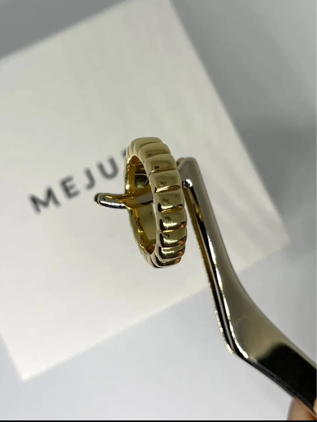 Mejuri Charlotte slim Bold Stacking Ring - Size 5 image indicator(2)