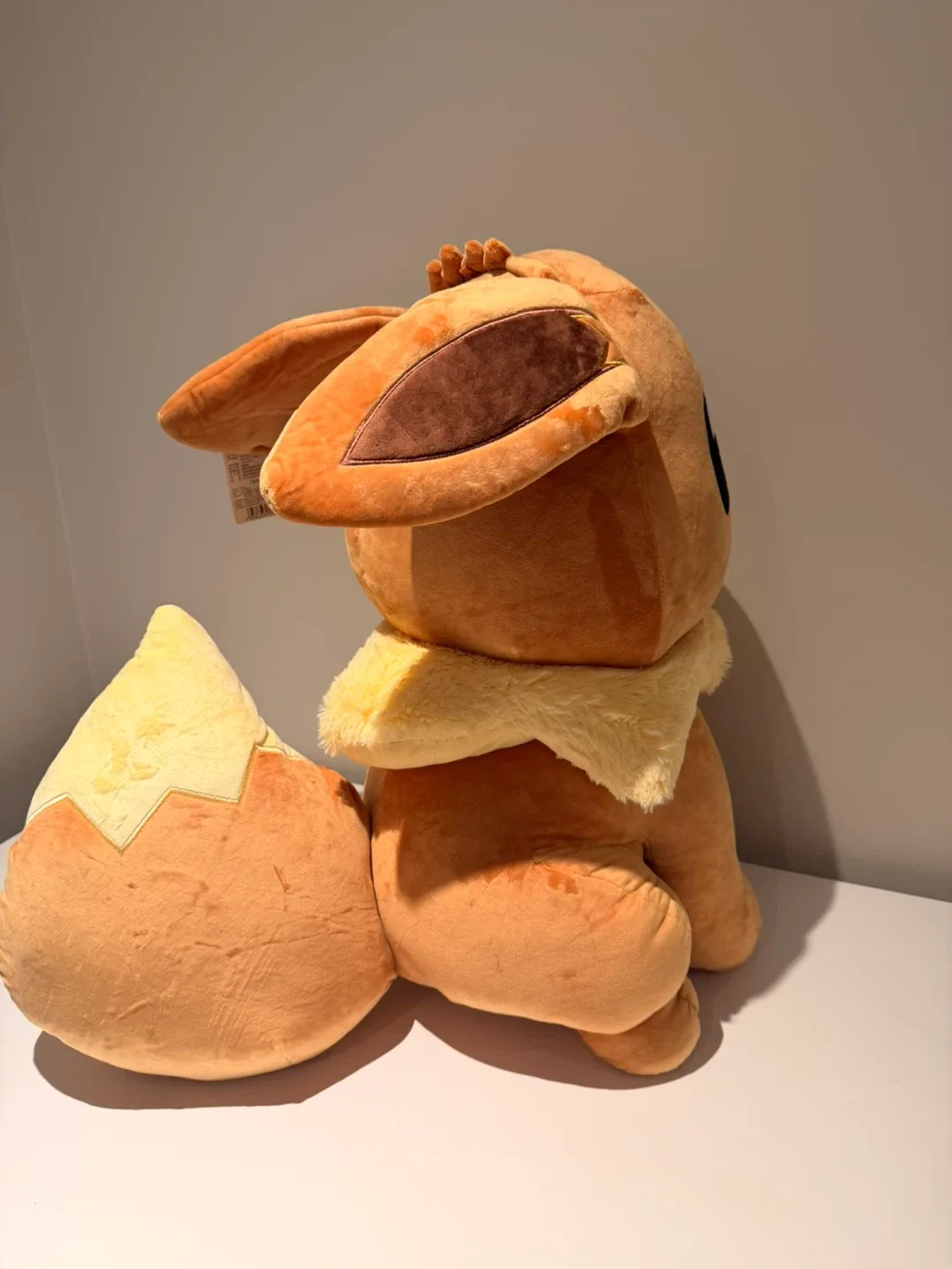 Jumbo Eevee Pokémon Plush image indicator(3)