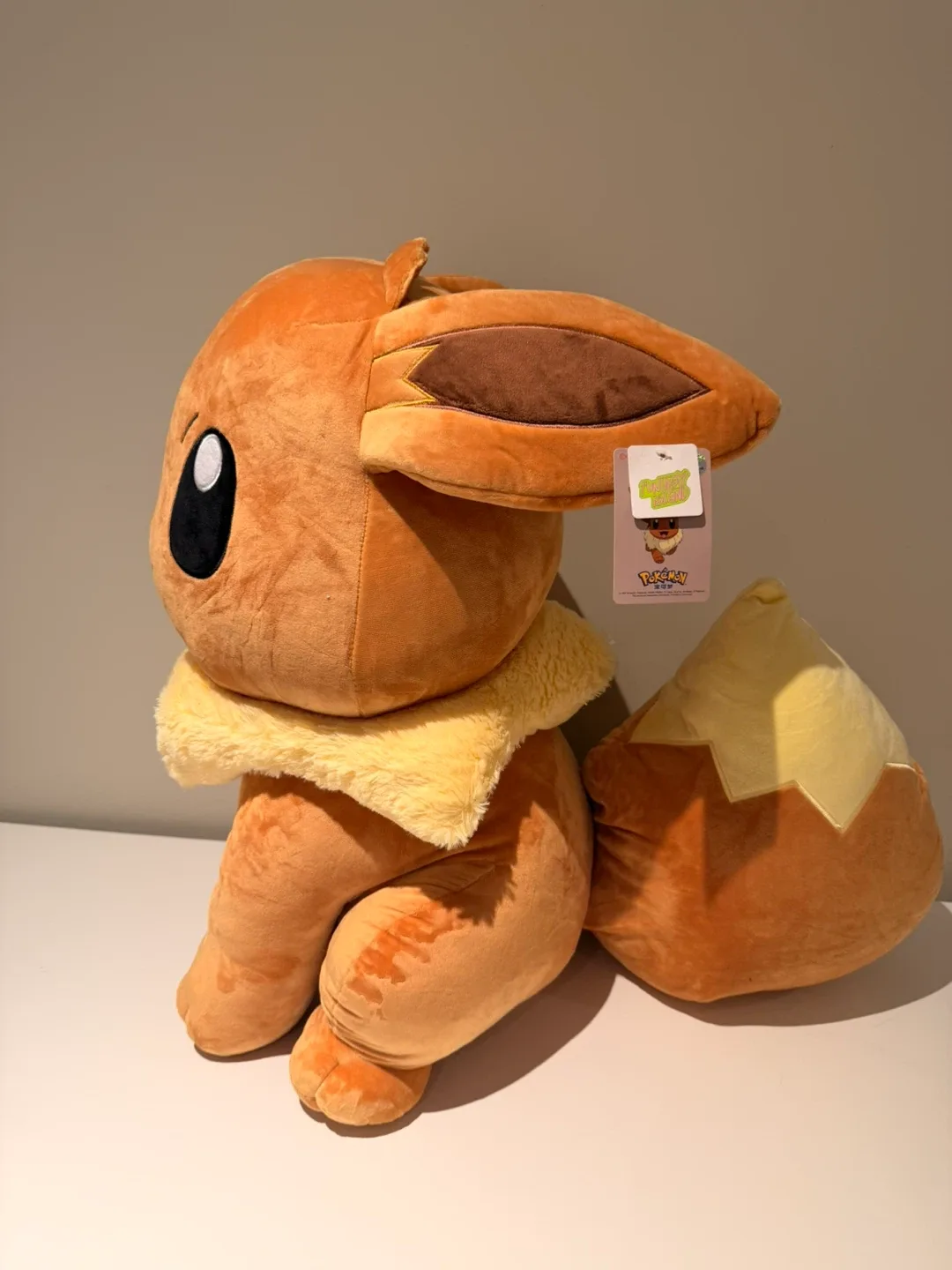 Jumbo Eevee Pokémon Plush image indicator(2)