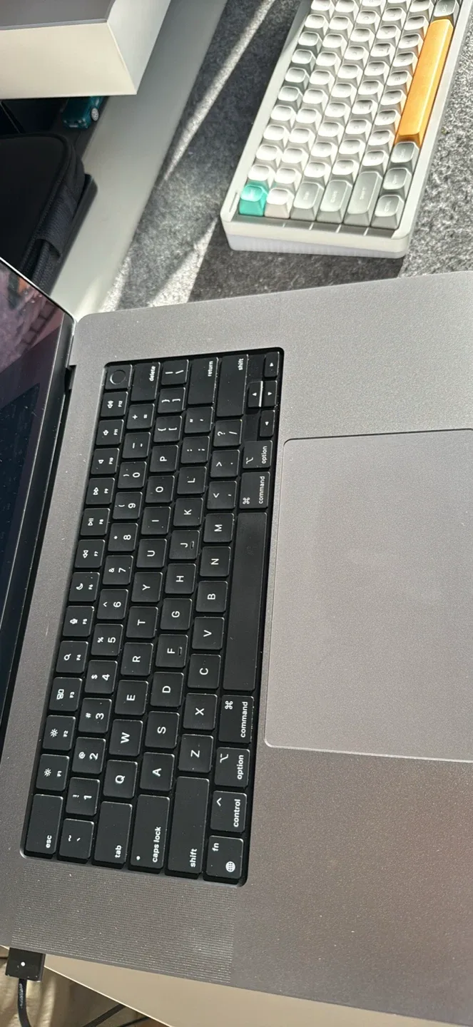 Brand new macbook pro 16 inch image indicator(4)