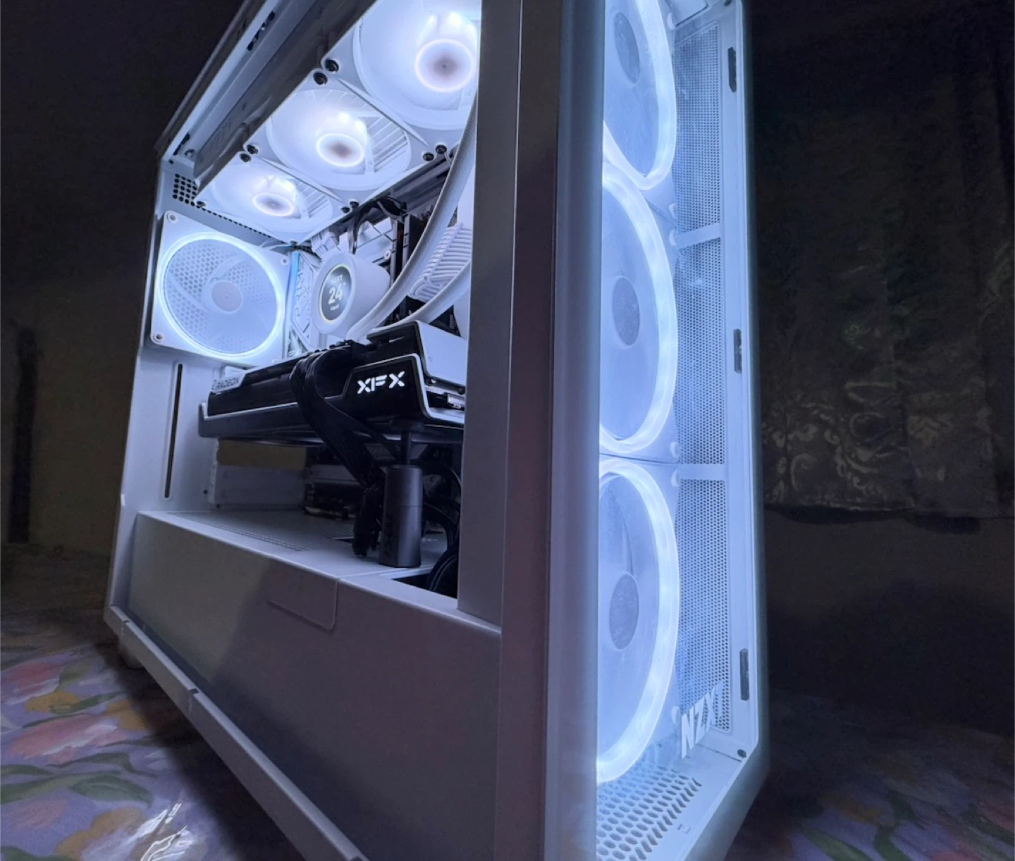 White Gaming PC - 13700k • 7900xtx • 16gb DDR5 RAM