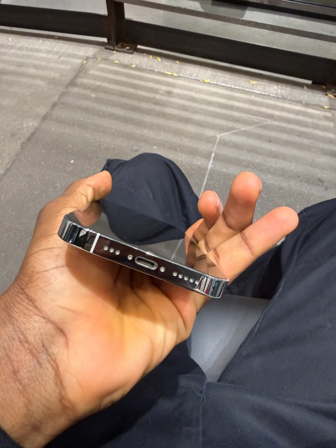 iPhone 14 Pro Silver image indicator(4)