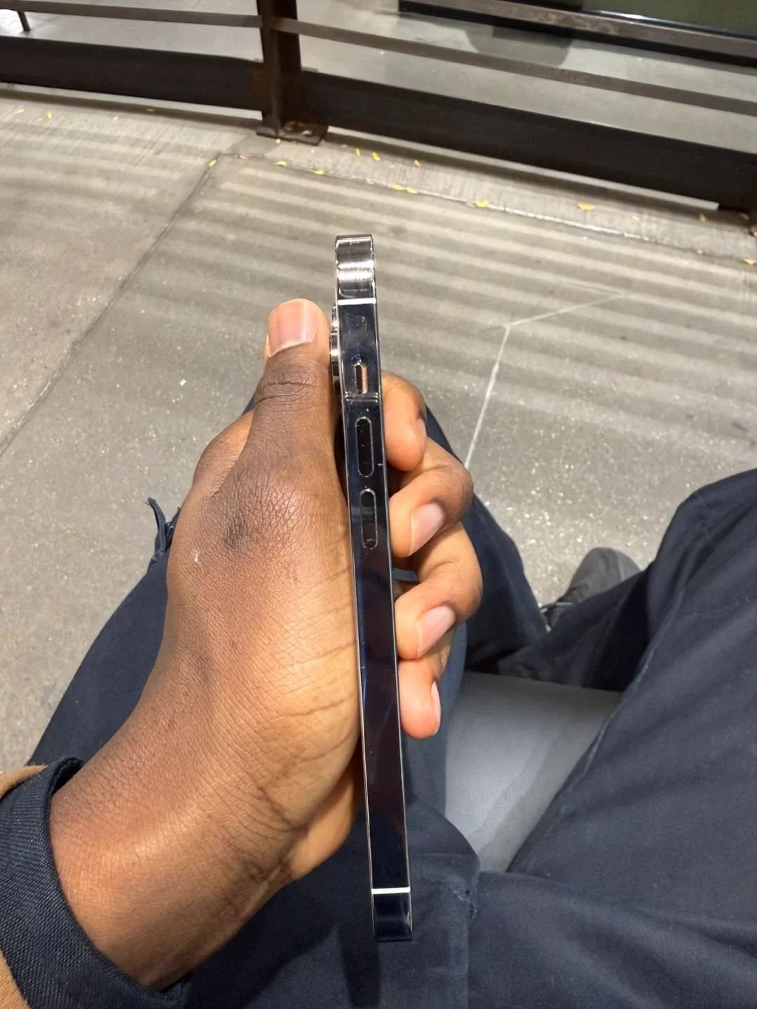 iPhone 14 Pro Silver image indicator(3)