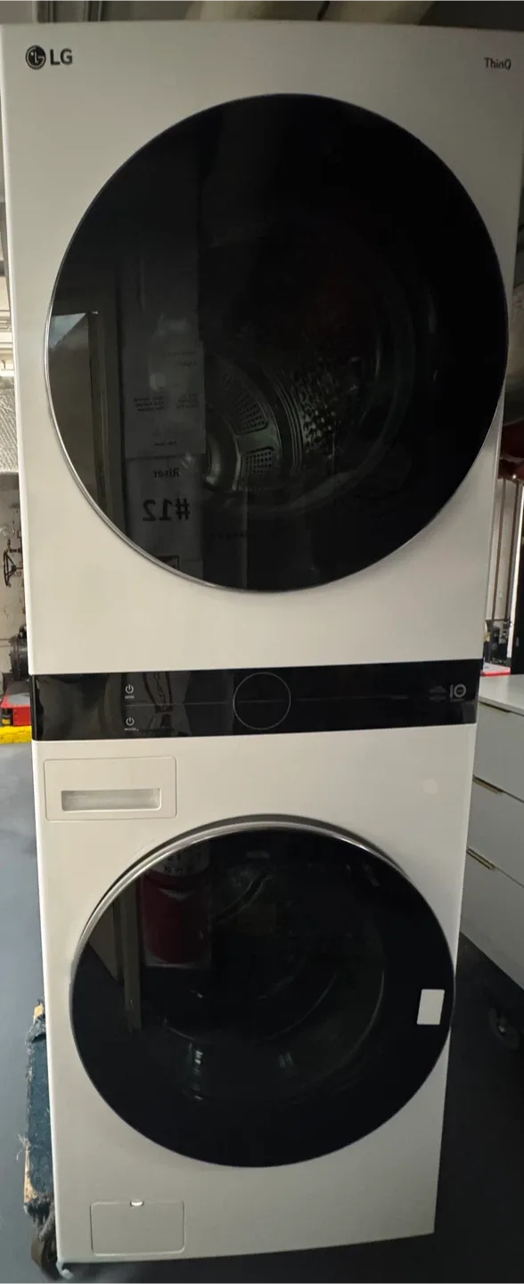 LG WKHC252HWA Washer and Dryer Combo thumbnail