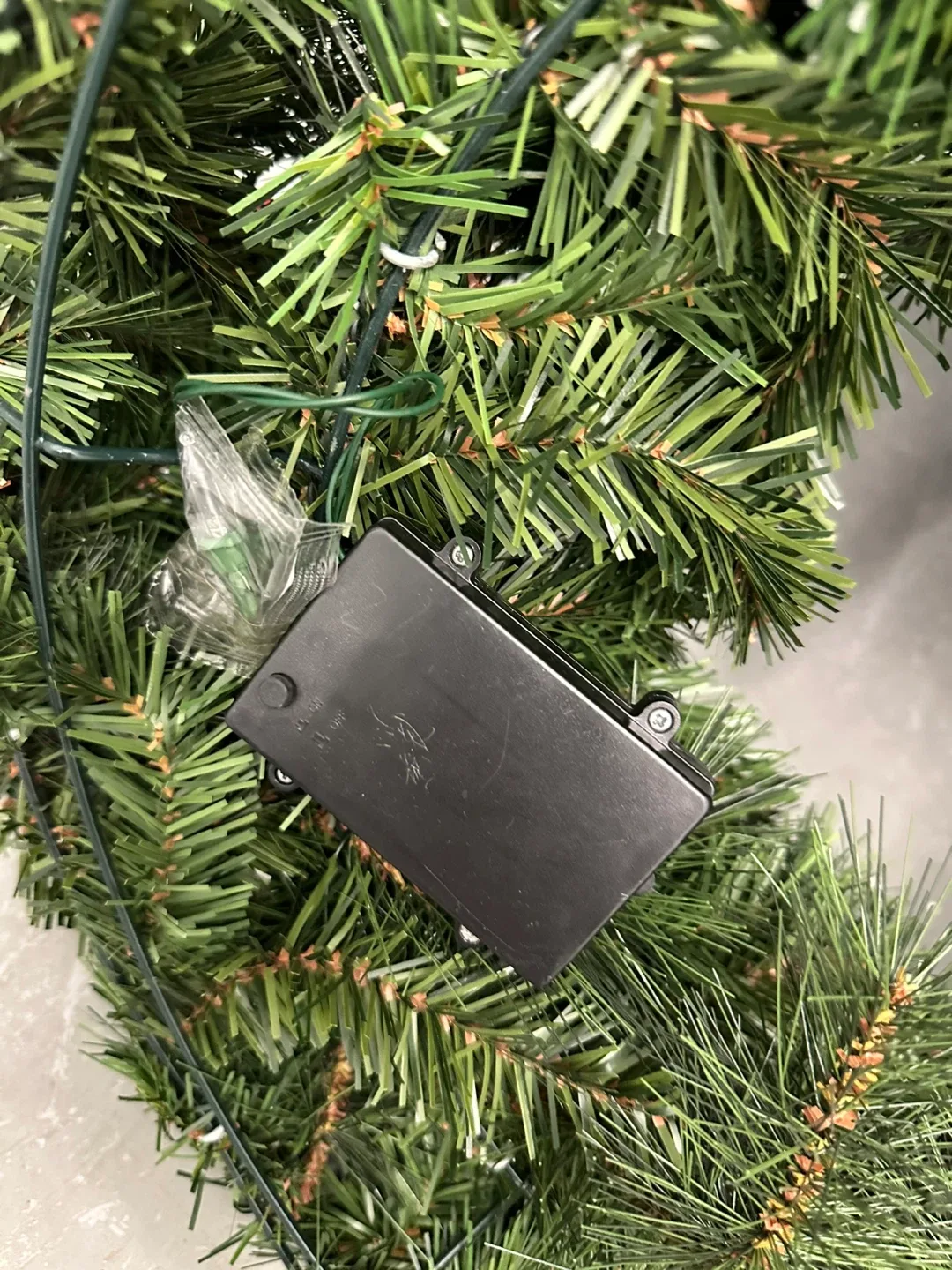 Christmas Wreath w/Lights Pinecones & Berries - 22” image indicator(4)