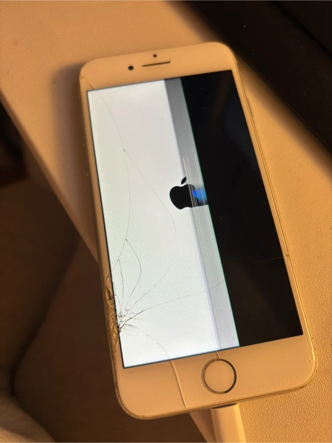 Cracked iPhone 8 - For Parts image indicator(3)