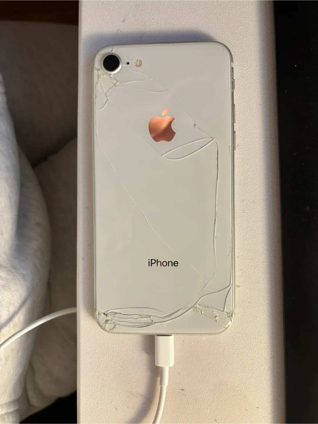 Cracked iPhone 8 - For Parts image indicator(5)
