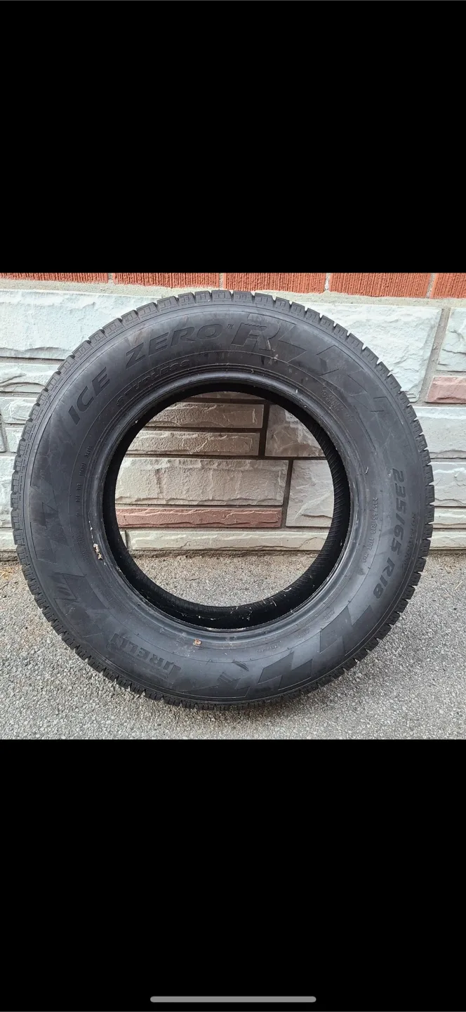🛞 Pirelli Ice Zero FR Winter Tire – 235/65 R18 image indicator(2)