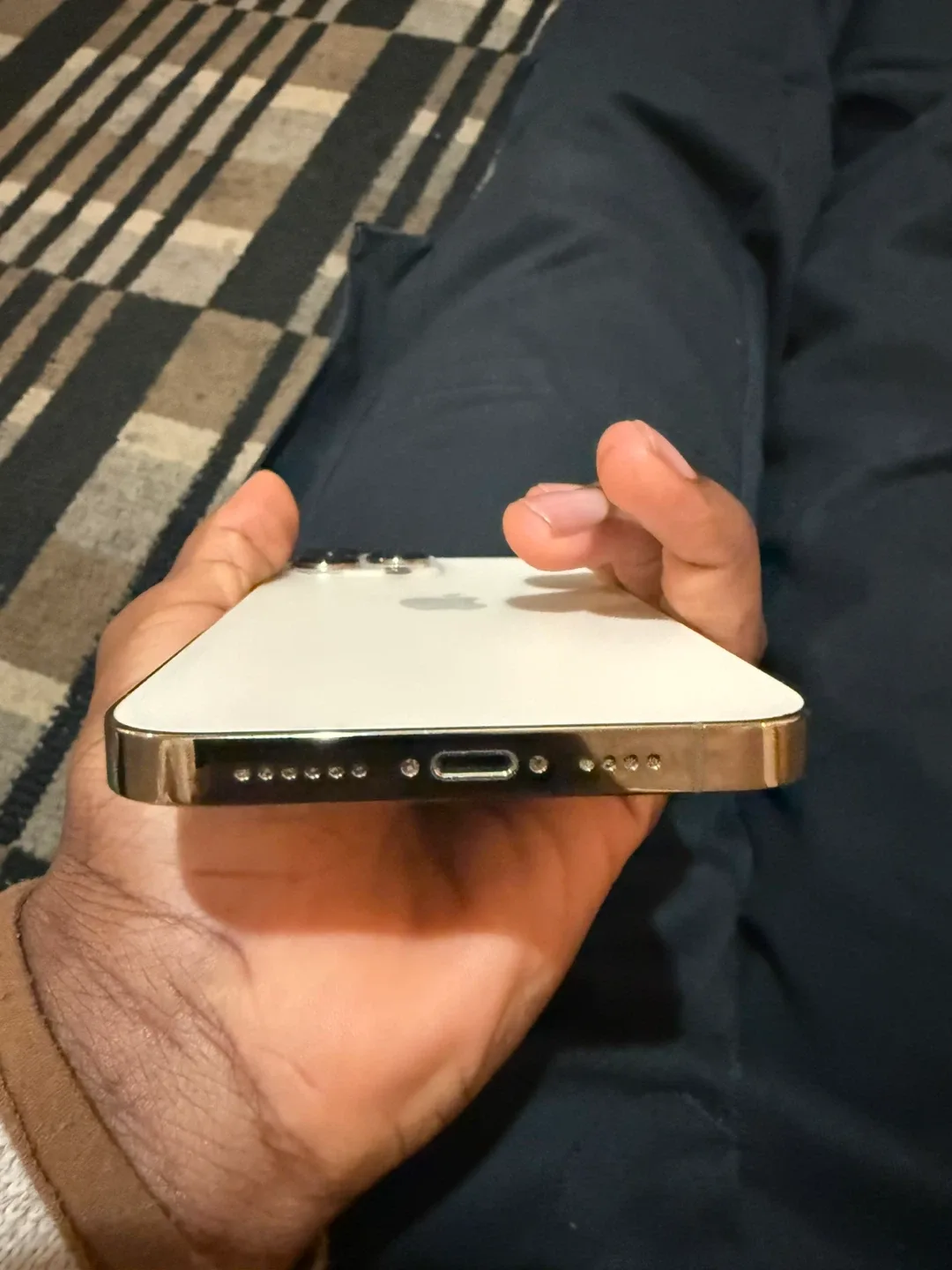 iPhone 13 Pro Max Gold image indicator(3)