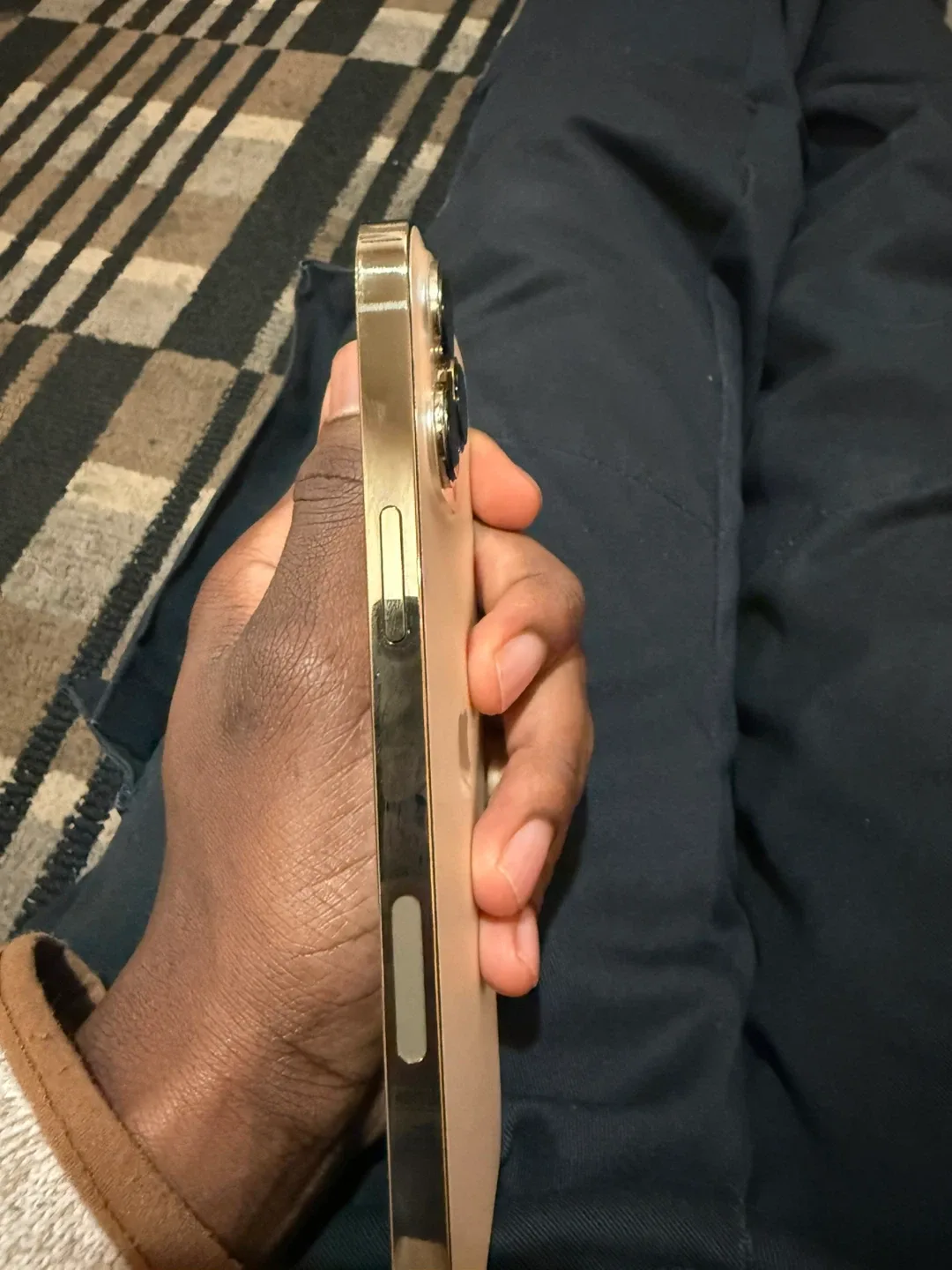 iPhone 13 Pro Max Gold image indicator(2)