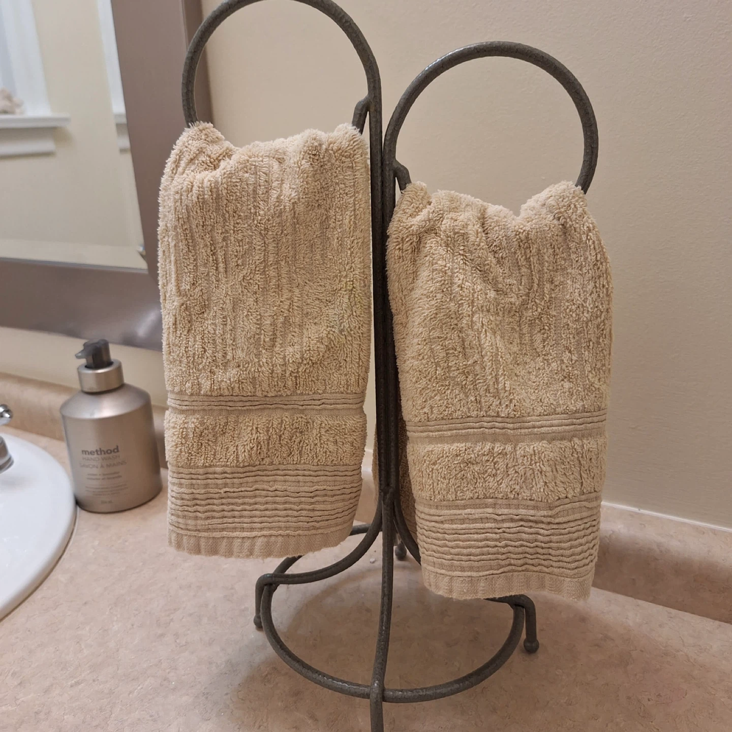 Metal Towel Rack - photo 2
