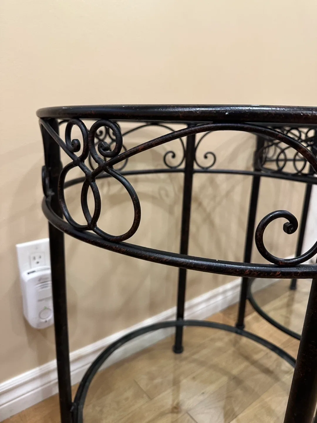 Elegant Pair of Glass Side Tables (CAN DELIVER) image indicator(9)