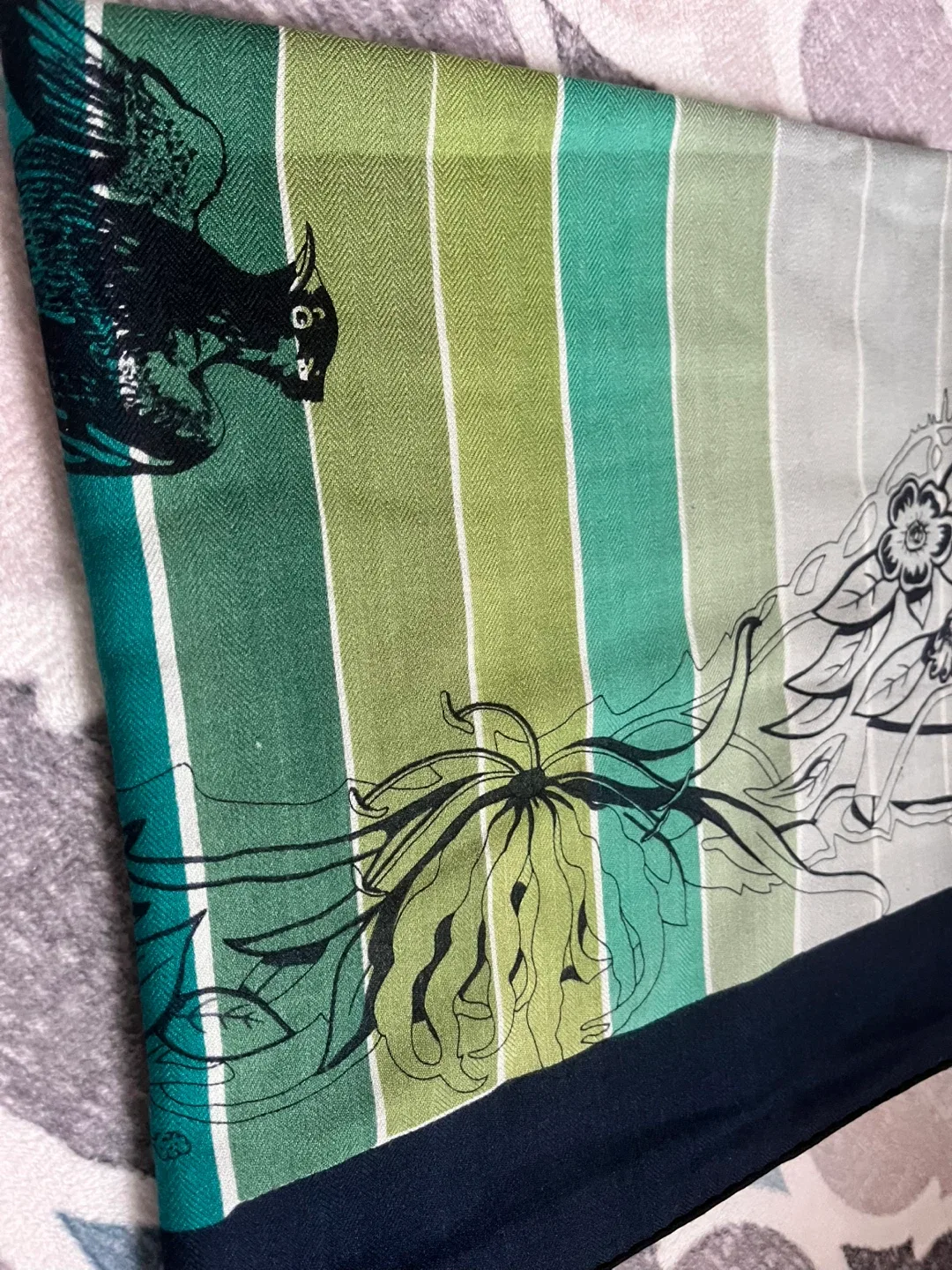 Designer Scarf - 70% Cashmere, 30% Silk image indicator(2)