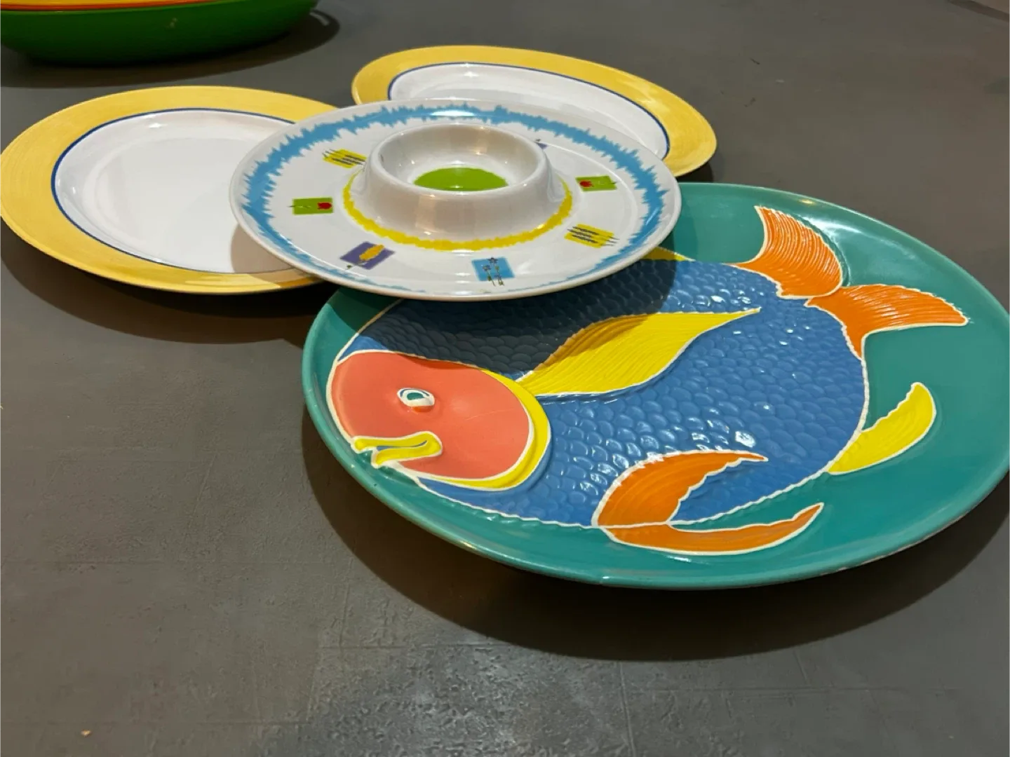 Assorted Colourful Plastic party trays Sleds image indicator(2)