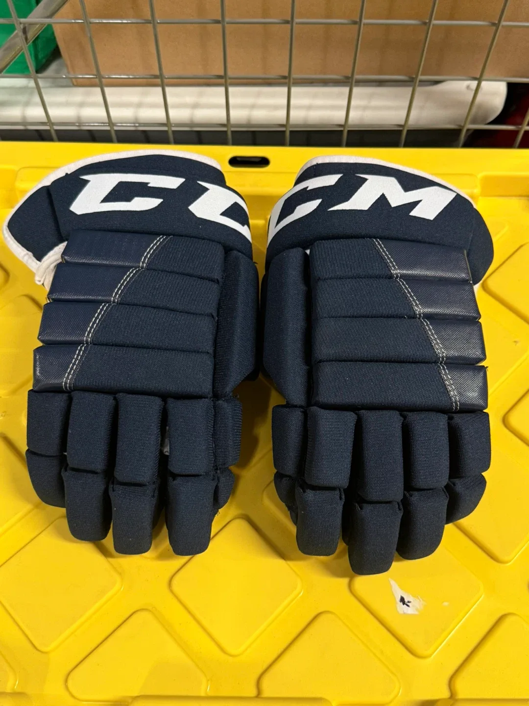 CCM Tacks T4R Hockey Gloves image indicator(4)