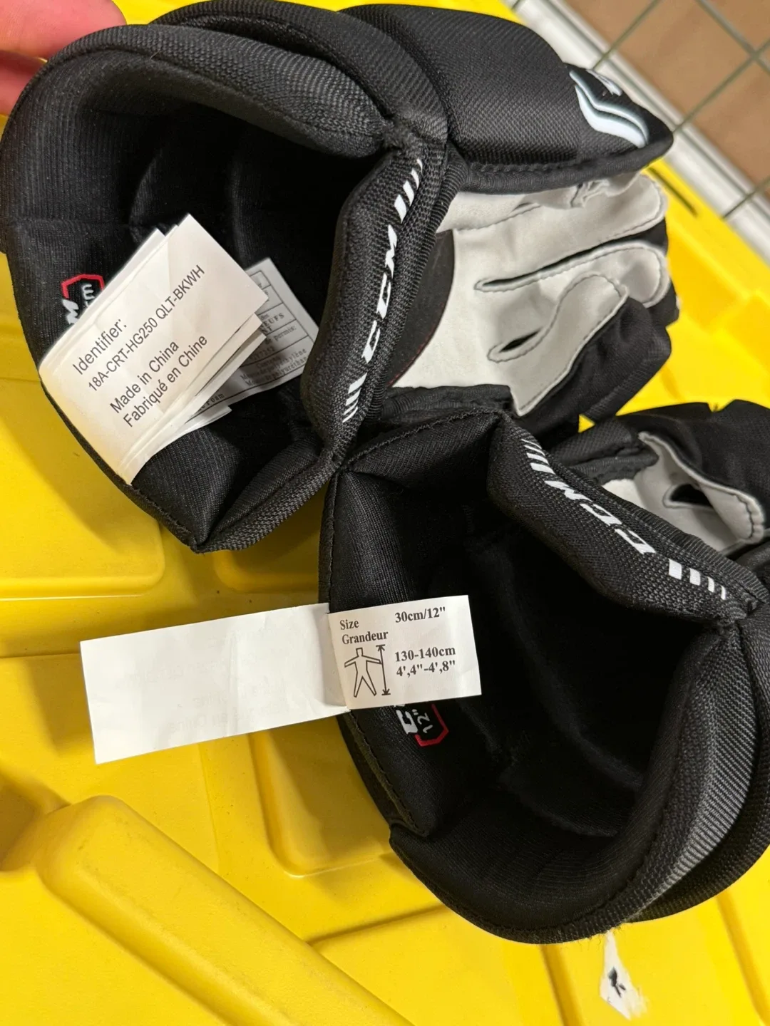 New CCM HOCKEY GLOVES image indicator(7)