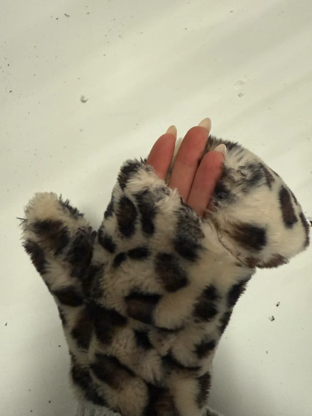 Leopard Print Mittens image indicator(2)