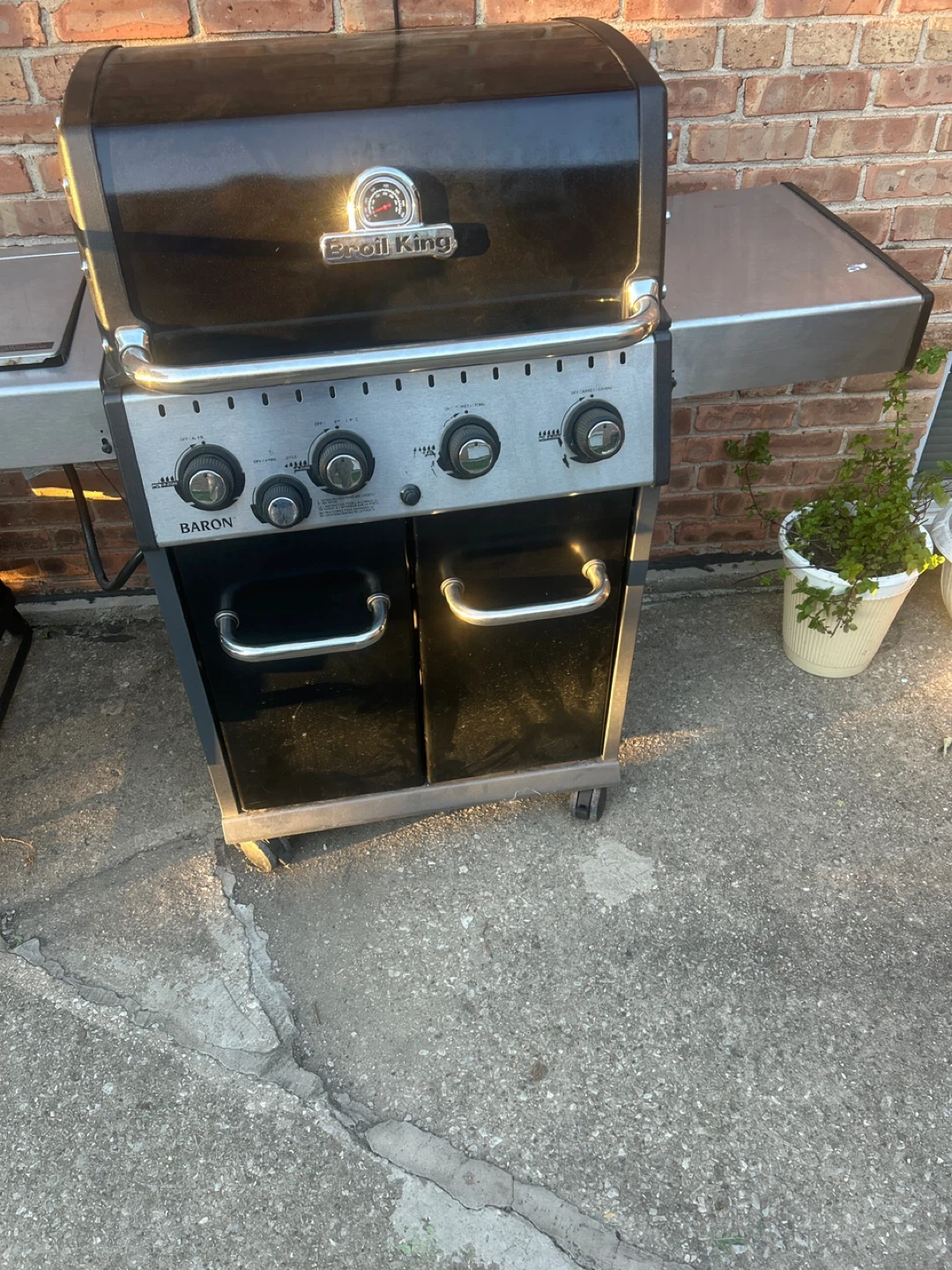 Broil King Baron Gas Grill
