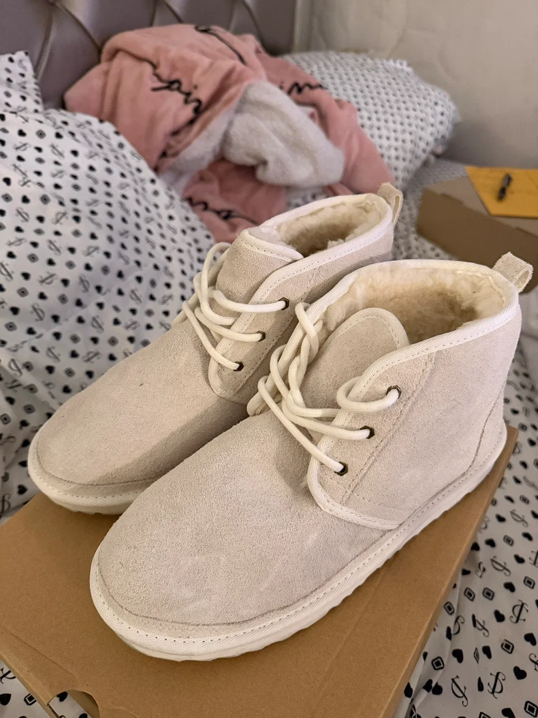 UGG Chukka Neumel Boot - Size 6 kids image indicator(4)