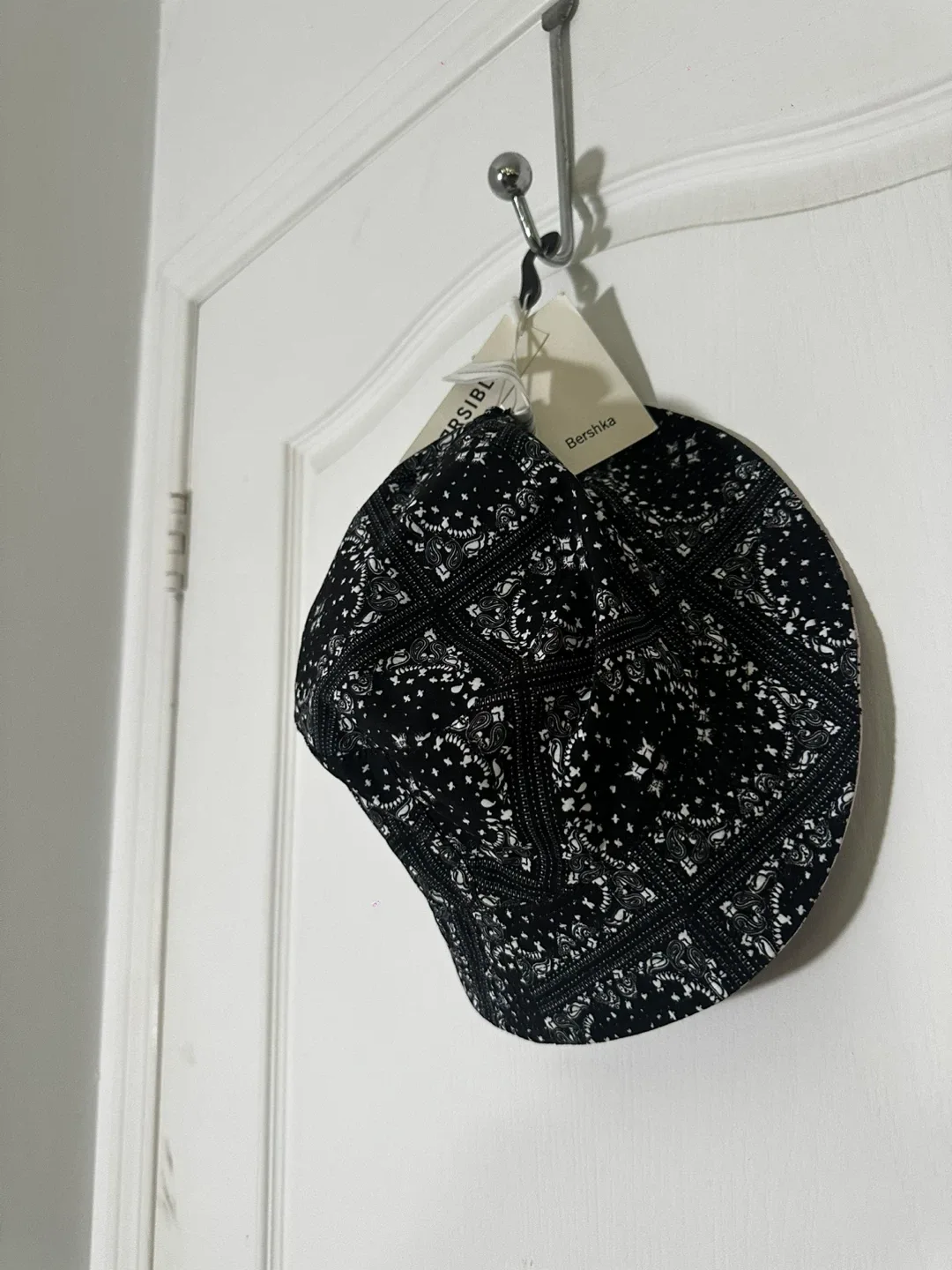 Bershka Reversible Bucket Hat - One Size image indicator(3)