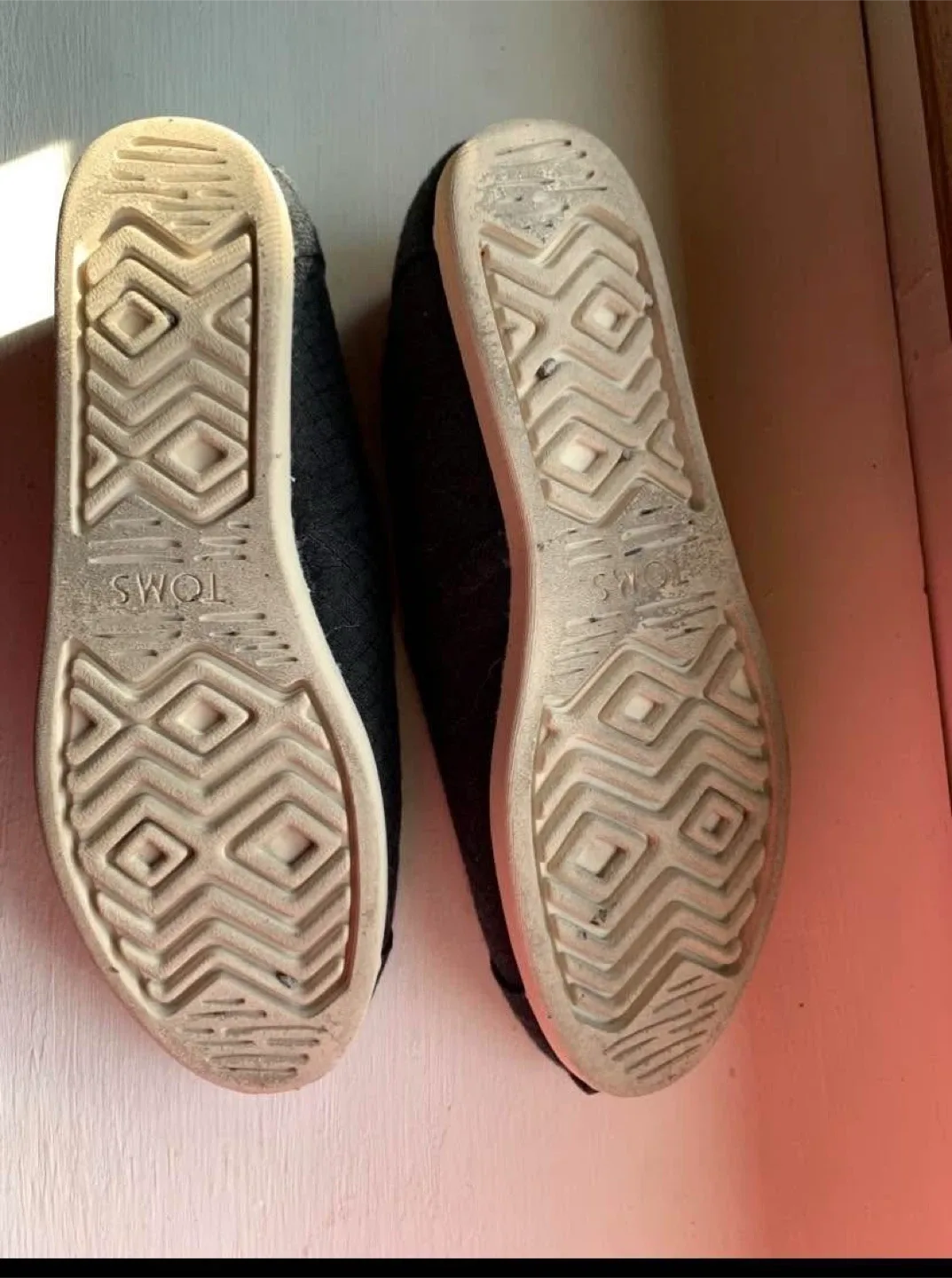 TOMS Women's Black Slip-on Shoes Size 6 image indicator(3)