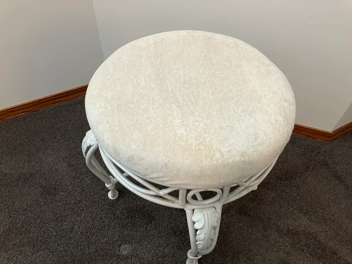 White Round Bathroom Stool with Velvet Cushion image indicator(2)