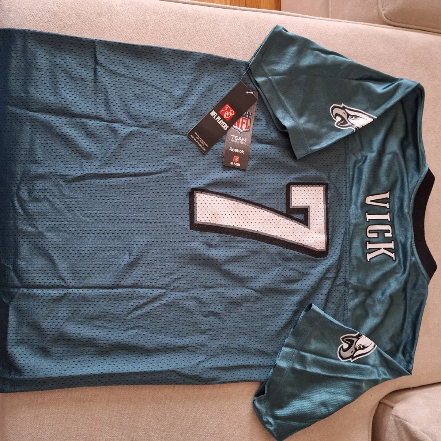 NFL Team Apparel Eagles Vick Jersey - Youth XL image indicator(2)