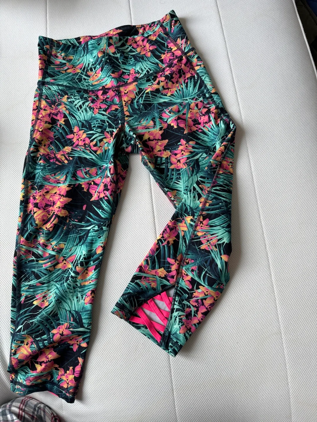 Old Navy Active Tropical Print Leggings - Size M image indicator(2)