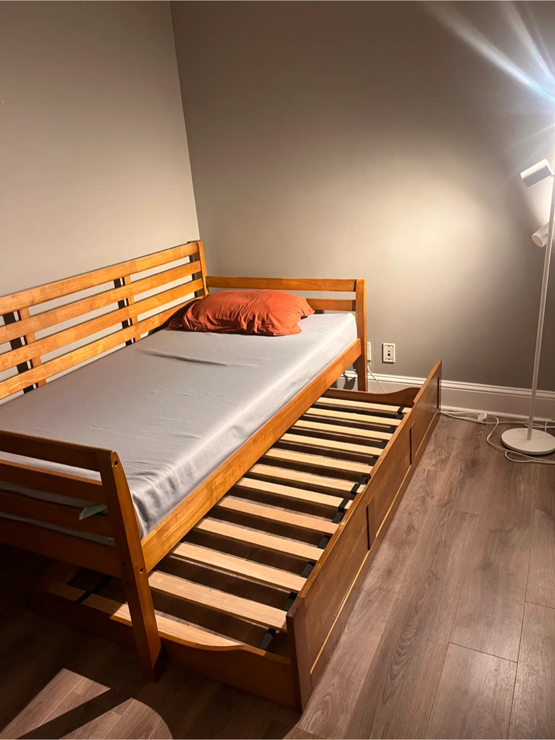 Wood Daybed with Trundle