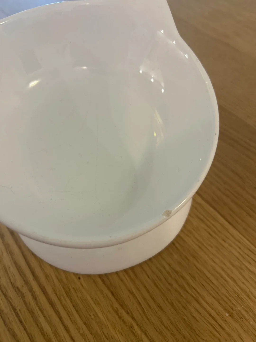 White Ceramic Angled Cat Bowl image indicator(3)