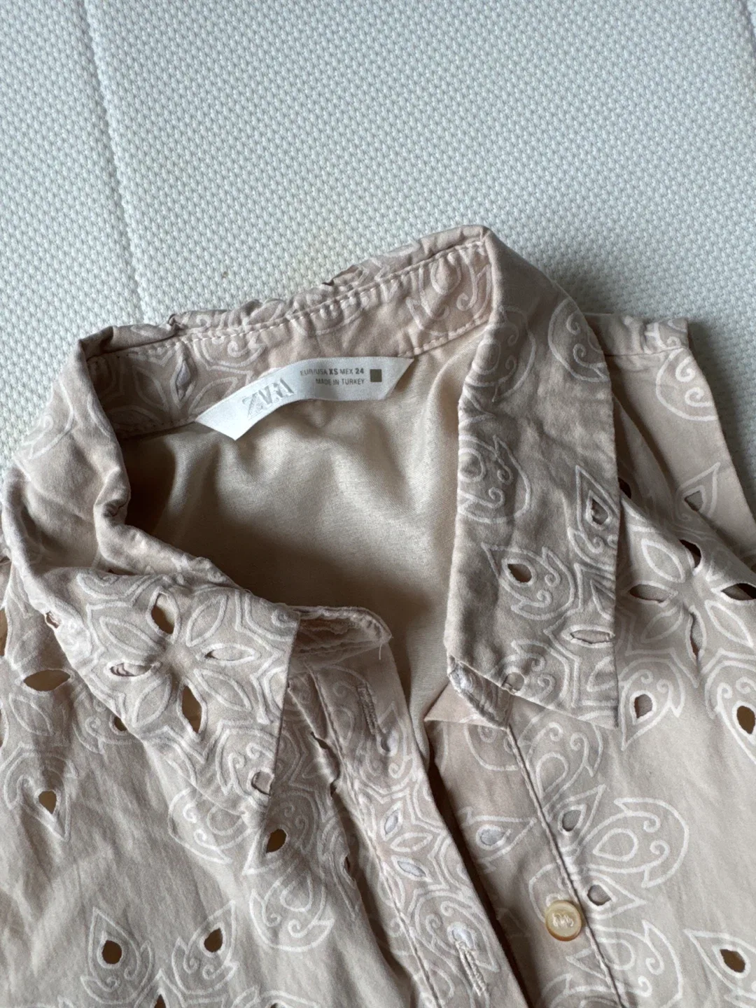 Zara XS Beige Embroidered Sleeveless Dress image indicator(3)