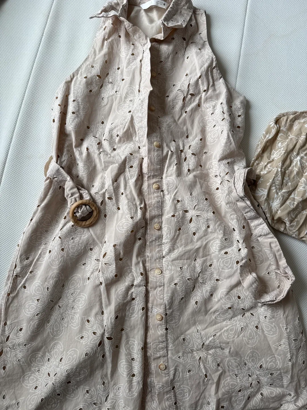 Zara XS Beige Embroidered Sleeveless Dress image indicator(5)