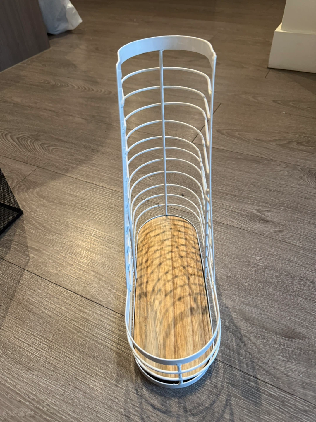 White Metal & Wood Magazine Rack - photo 3