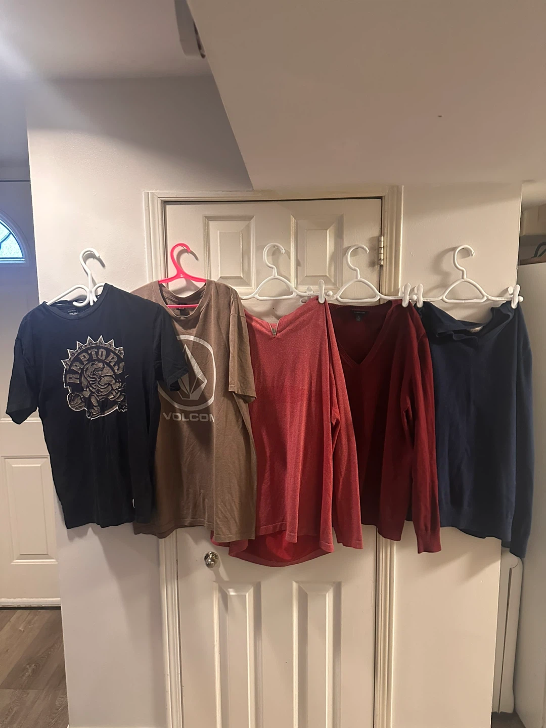 5 Men's Assorted T-Shirts & Sweaters (s6)