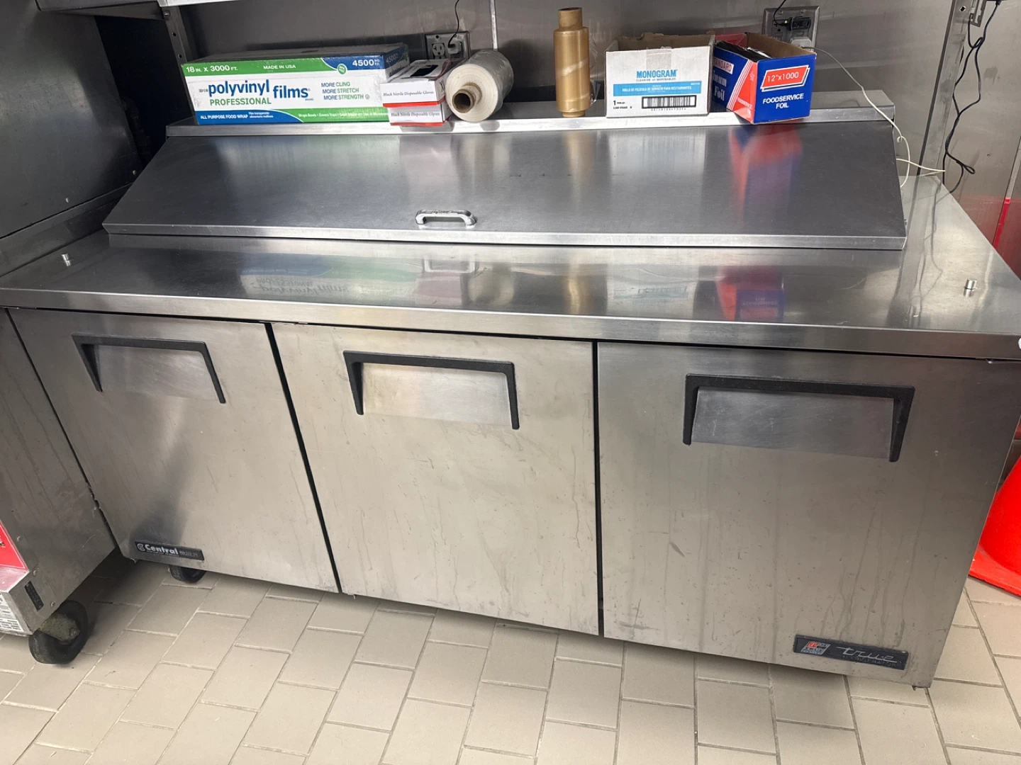 True TSSU-72-18 Sandwich Prep Table