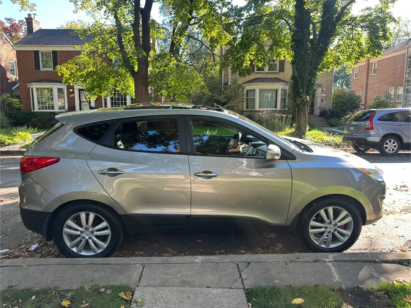 Hyundai Tucson - Silver SUV image indicator(7)