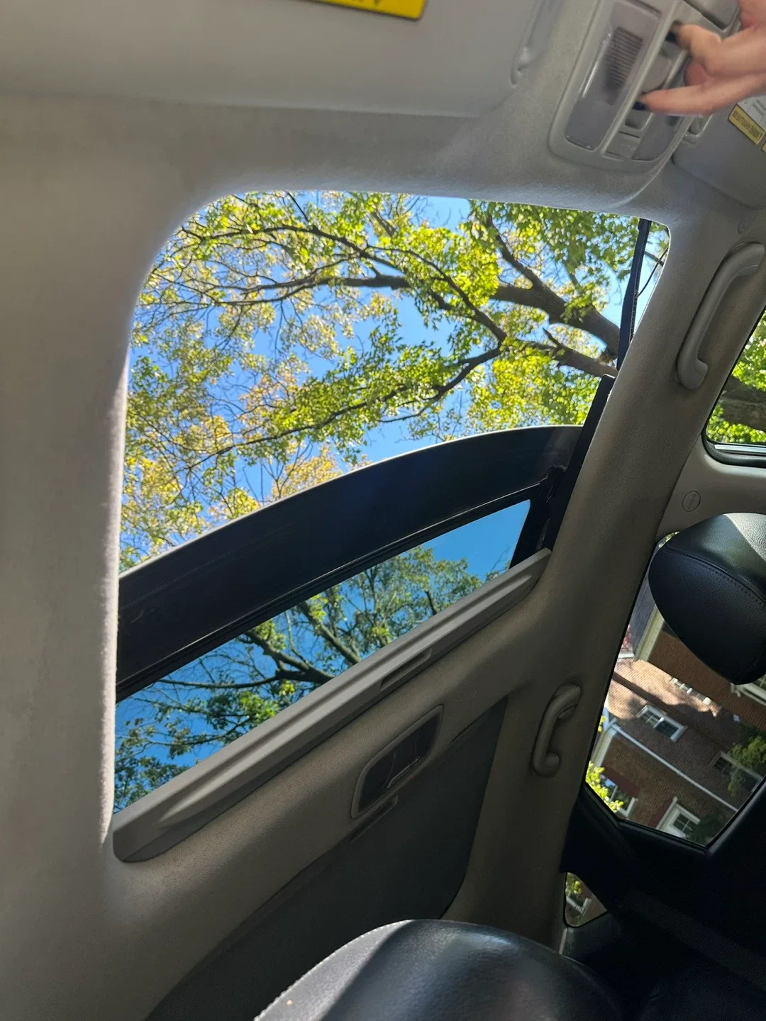 Hyundai Tucson - Silver SUV image indicator(9)